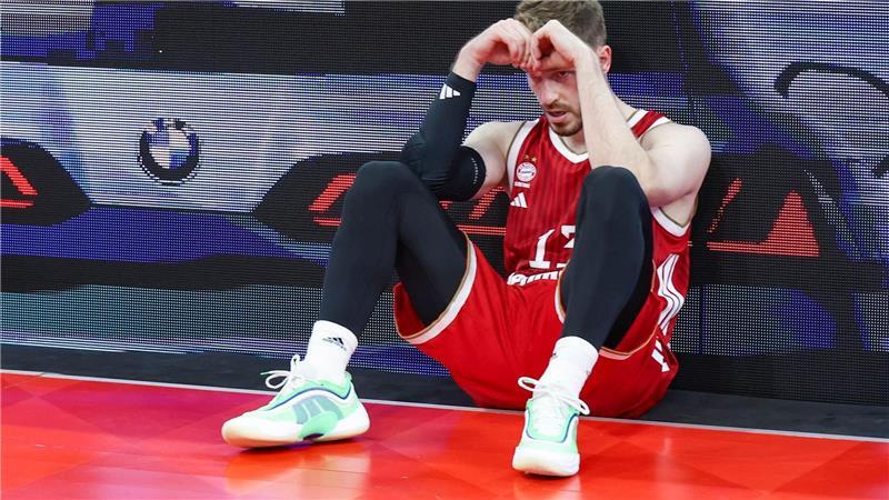 Berlins Meister-Märchen: „Alba-Milch“ schlägt Geld und Stars Bei Bayern-Star Andreas Obst sitzt die Enttäuschung tief.