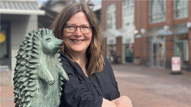 Bei Buchhändlerin Tanja Drecke liefen die organisatorischen Fäden zusammen, um sie herum hat aber ein ganzes Team Ehrenamtlicher das Programm der Buxtehuder Märchentage gestaltet.