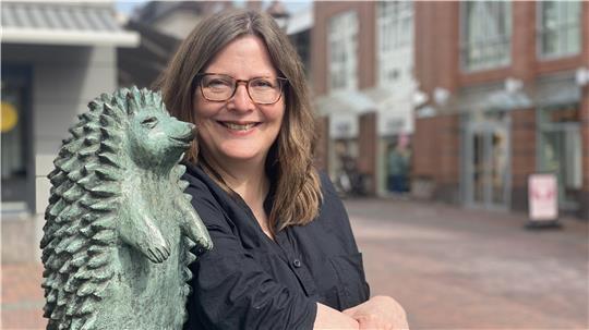 Bei Buchhändlerin Tanja Drecke liefen die organisatorischen Fäden zusammen, um sie herum hat aber ein ganzes Team Ehrenamtlicher das Programm der Buxtehuder Märchentage gestaltet.