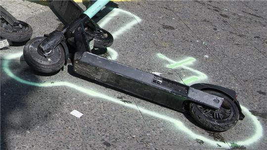 Bei E-Scooter-Unfällen in Hemmoor und Hechthausen sind zwei Menschen verletzt worden.