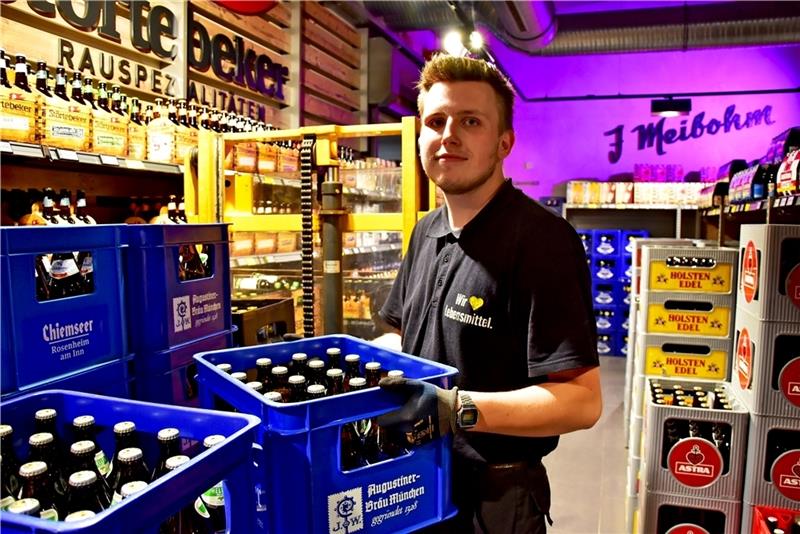 Bei Edeka Meibohm in Harsefeld hat sich Leon Simon Rösler eine Ausbildung gesichert. Foto: Ahrens