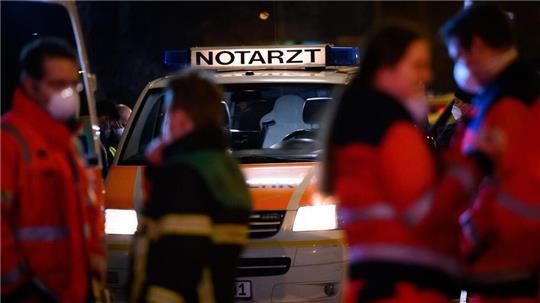 Bei Einsätzen kommt es auch immer wieder zu Angriffen auf Polizei, Rettungssanitäter und Feuerwehr. (Symbolbild)