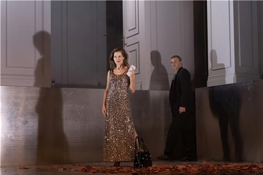 Bei „Fräulein Julie“ zeigen die Schauspielgrößen Judith Rosmair und Dominique Horwitz ein Liebesspiel mit Sprengkraft. Foto: Daniel Devecioglu