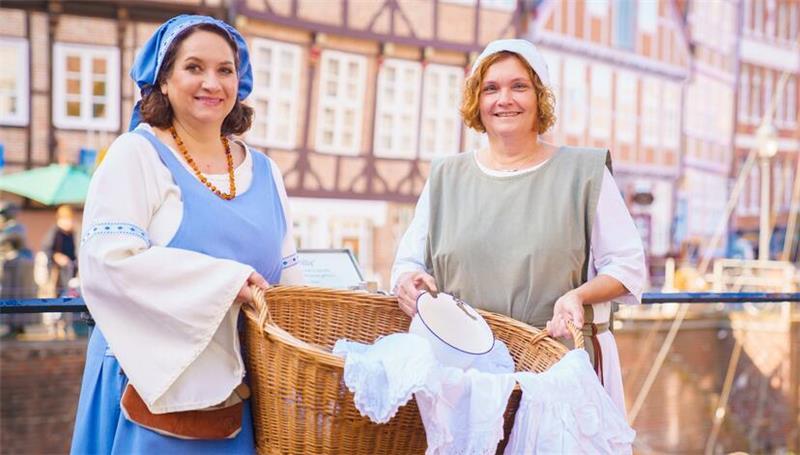 Bei Gäste- und Erlebnisführungen sind wieder viele unterschiedliche Persönlichkeiten in Stades Gassen unterwegs.