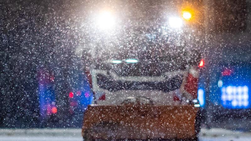 Autofahrer aufgepasst: Winterdienst im Kreis Stade streikt Bei Glätte wird im Landkreis Stade in der Regel „eine Streurunde“ auf Bundes- und Landesstraßen gefahren.