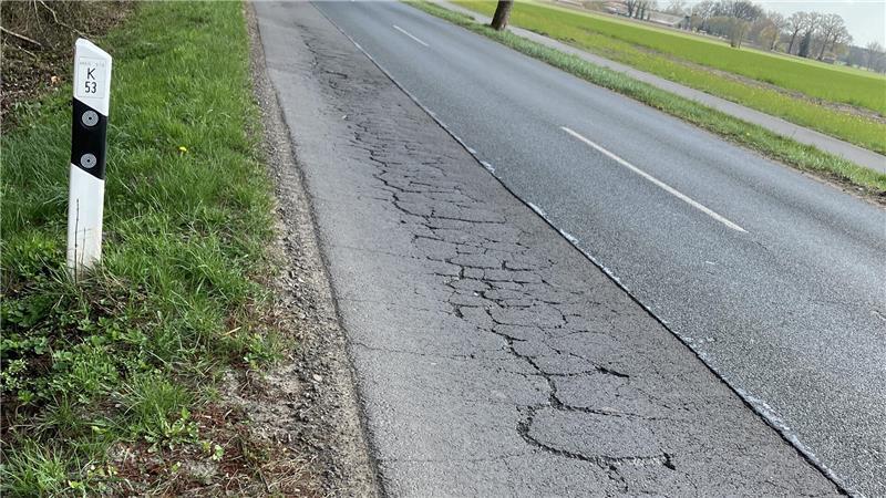 Baustellen: An diesen Kreisstraßen im Kreis Stade wird gearbeitet Bei Griemshorst werden Schäden an der Straßenoberfläche der Kreisstraße 53 beseitigt.