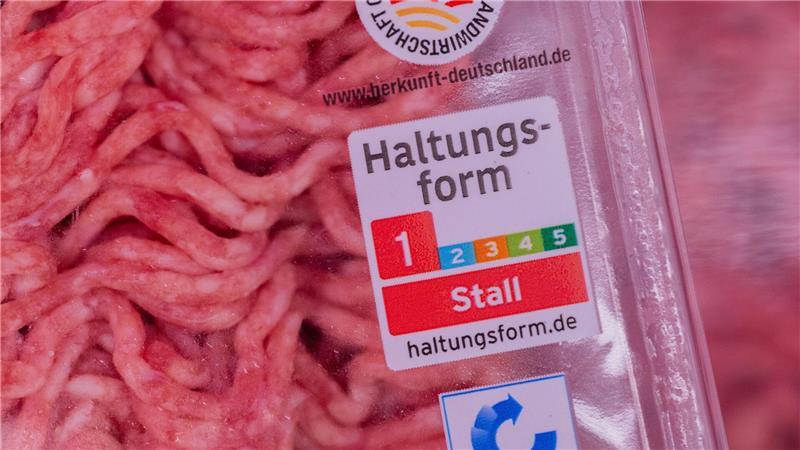 Handelsketten nehmen Abschied vom Billigfleisch Bei Haltungsform 1 gelten die gesetzlichen Mindestanforderungen. (Archivbild)
