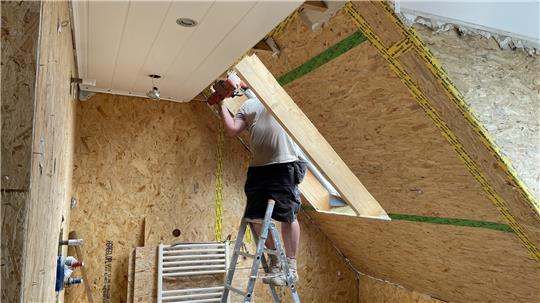 Bei Handwerkerleistungen lassen sich manche Arbeiten nicht vorhersehen. Darum sind Kostenvoranschläge in diesem Fall nicht bindend. Foto: Alexander Ludwig/dpa-tmn