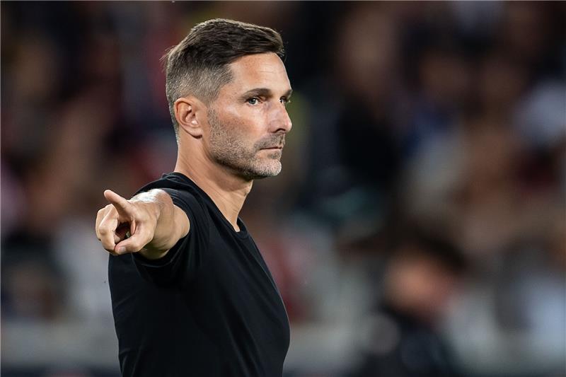 „Fingerzeig an alle“: HSV jubelt über ungeahnte Defensivqualität Bei Hannover 96 in der Kritik: Trainer Stefan Leitl.
