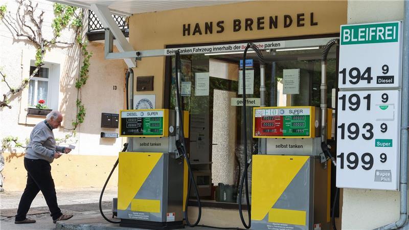Tankstelle in Oberfranken ändert Preise nur alle zwei Wochen Bei Herbert Brendels Tankstelle wird der Spritpreis nur alle zwei Wochen angepasst.