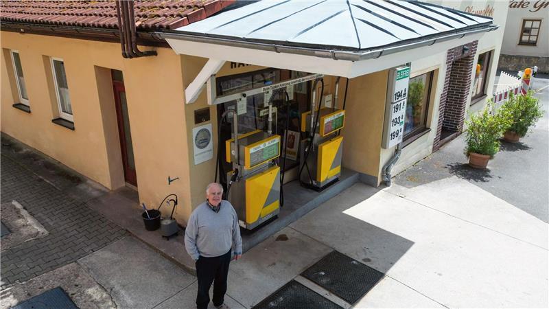 Tankstelle in Oberfranken ändert Preise nur alle zwei Wochen Bei Herbert Brendels Tankstelle wird der Spritpreis nur alle zwei Wochen angepasst.