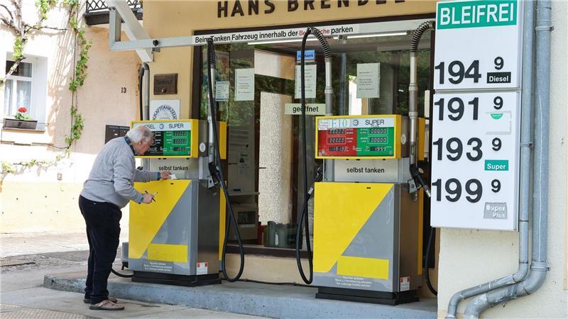 Tankstelle in Oberfranken ändert Preise nur alle zwei Wochen Bei Herbert Brendels Tankstelle wird der Spritpreis nur alle zwei Wochen angepasst.