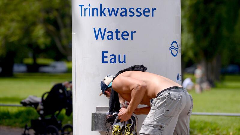 Bei Hitze sind Trinkwasserbrunnen sehr gefragt. (Archivbild)