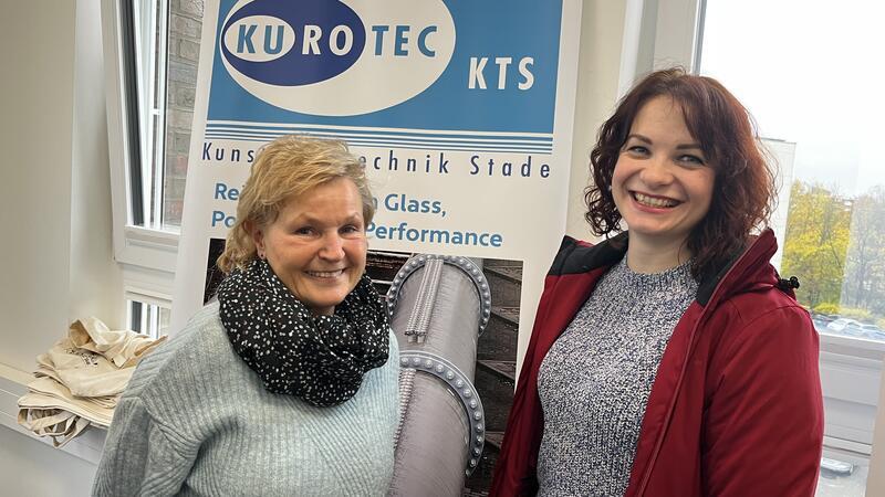 Großer Andrang: Wie Geflüchtete Stader Betrieben helfen können Bei Kurotec freut sich Dorota Czaplinski (links) über den Besuch von Svitlana Baklai. Eine Metrologie-Ingenieurin können sie dort gut gebrauchen.
