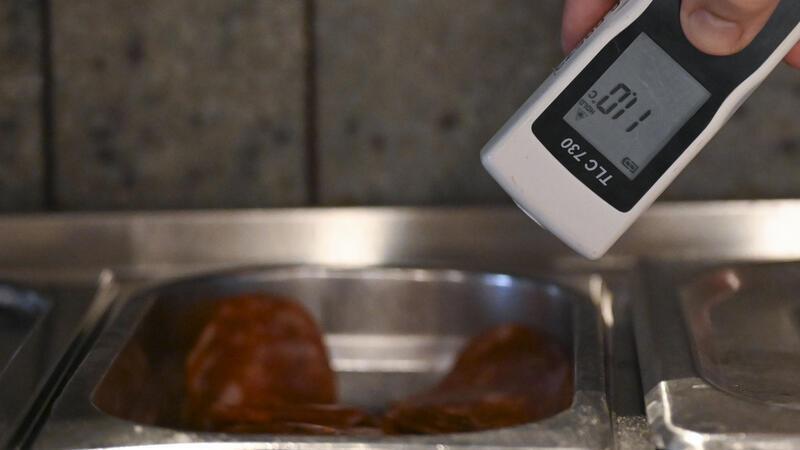 Bei Lebensmittelkontrollen im Landkreis Stade sind hunderte Verstöße aufgeflogen.