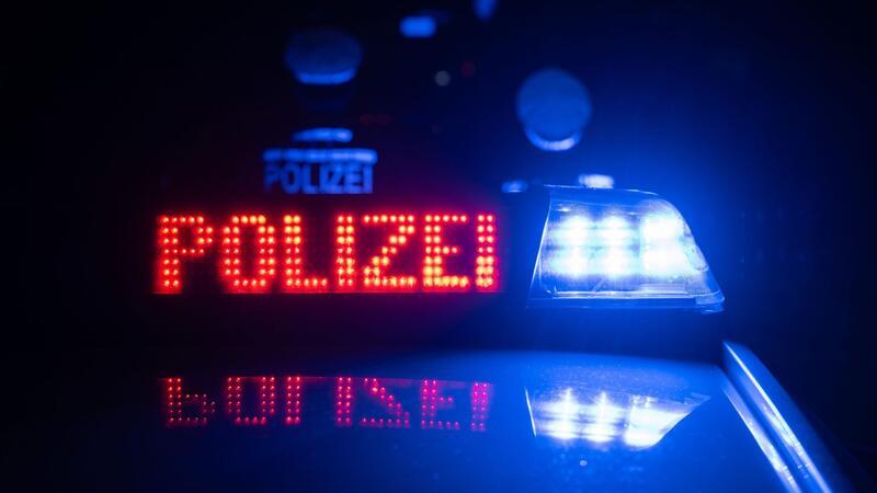 Bei Niebüll in Schleswig-Holstein ist die Leiche einer 21-jährigen Frau gefunden worden.