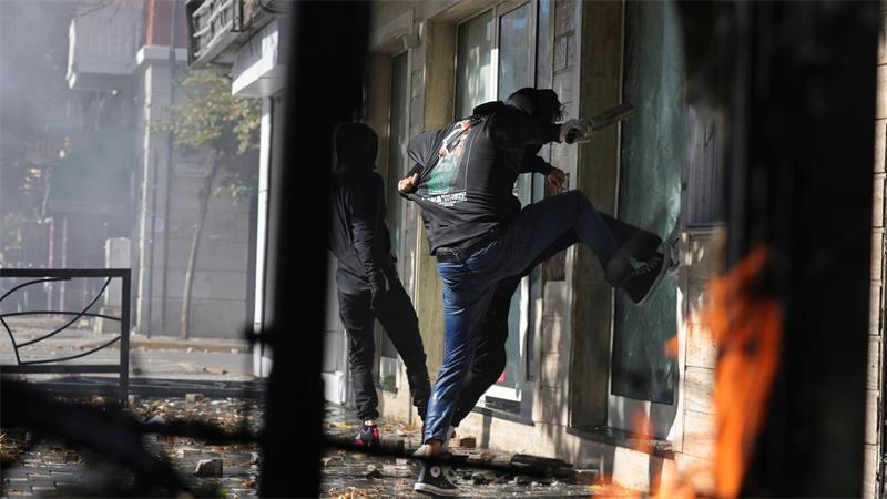 Proteste gegen Regierung in Albanien weiten sich aus Bei Protesten Studierender gegen die Bildungspolitik in Albanien kam es zu Gewalt.