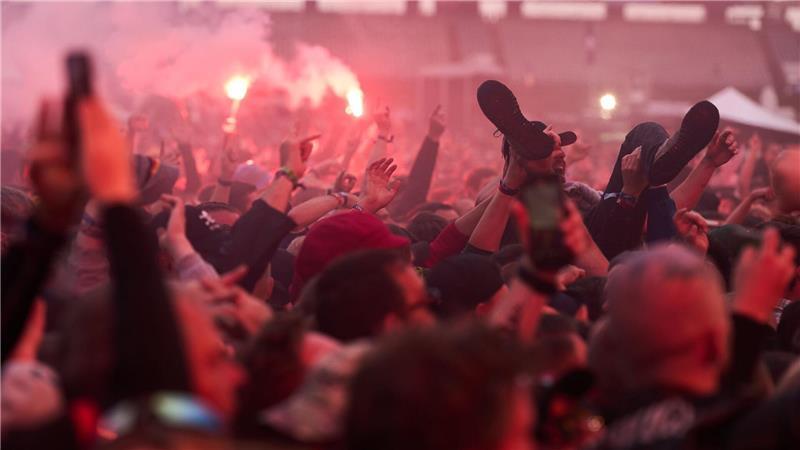 Festivaltag zwei: Regen bei Rock im Park, Wolken am Ring Bei Rock am Ring startet der Samstagmittag erst mal trocken.