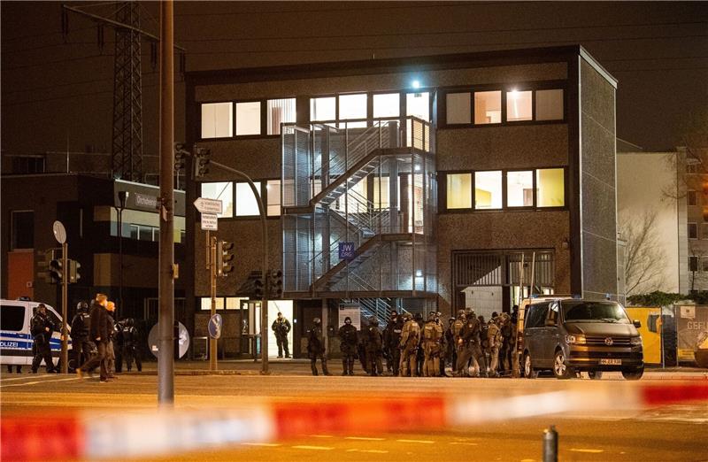 Amoktäter in Hamburg tötet sieben Menschen – 135 Schüsse abgefeuert Bei Schüssen in einer Hamburger Kirche starben mehrere Menschen. Foto: dpa