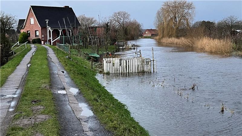 Ausbaggern soll Hochwasserschutz in der Lühe verbessern Bei Starkregen tritt die Lühe über ihre Ufer.