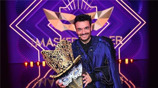 Bei „The Masked Singer“ ist ein weiteres „Mysterium“ gelöst: Der Sänger, Entertainer und TV-Moderator Giovanni Zarrella lüftete in der ProSieben-Show am Samstagabend die neu eingeführte Maske mit wechselnden Besitzern.