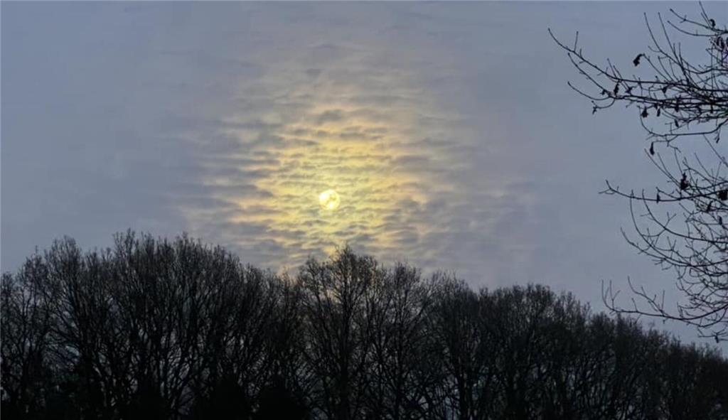 Bei Thomas Schreiber ist der Mond hinter Wolken verborgen.