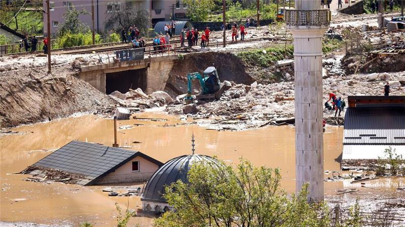 Erdrutsche und Hochwasser in Bosnien-Herzegowina - 18 Tote Bei Überschwemmungen und Erdrutschen in Bosnien-Herzegowina kamen mindestens 18 Menschen ums Leben (Foto aktuell).