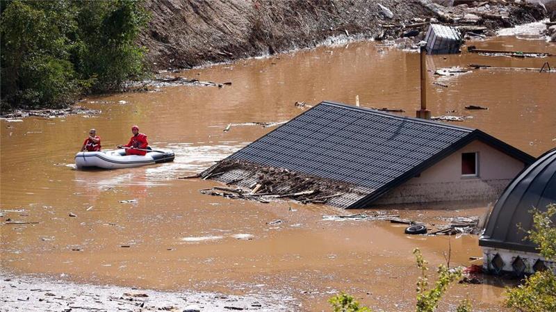 Erdrutsche und Hochwasser in Bosnien-Herzegowina - 18 Tote Bei Überschwemmungen und Erdrutschen in Bosnien-Herzegowina kamen mindestens 18 Menschen ums Leben (Foto aktuell).
