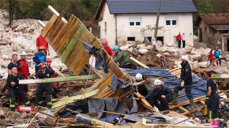 Vermisste nach Überschwemmungen in Bosnien-Herzegowina Bei Überschwemmungen und Erdrutschen in Bosnien-Herzegowina kamen mindestens 16 Menschen ums Leben.