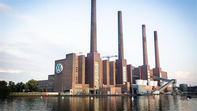 Bei VW in Wolfsburg wird über neue Sparpläne gestritten. (Archivbild)