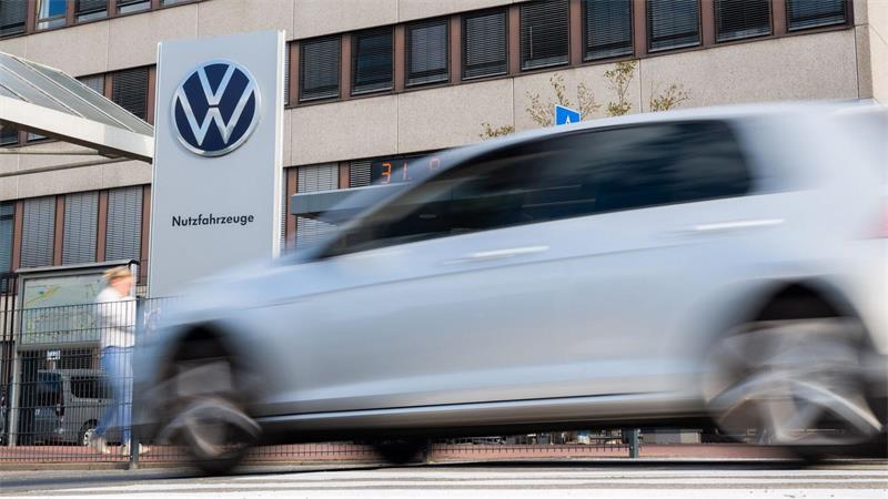 IG Metall stellt sich auf Konflikt um VW-Werk Hannover ein Bei Volkswagen endet mit der Betriebsversammlung im Werk in Hannover eine Serie von außerordentlichen Treffen zwischen Vorstand und Belegschaft.