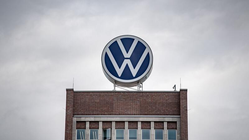 VW schwört Mitarbeiter auf Einschnitte ein Bei Volkswagen wird es in den nächsten Jahren Einschnitte auch beim Personal geben.