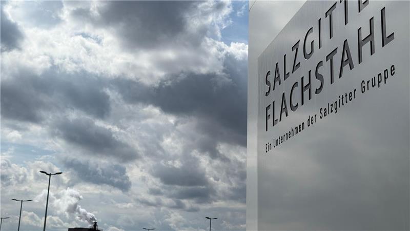 Bei dem Absturz sterben zwei Männer.