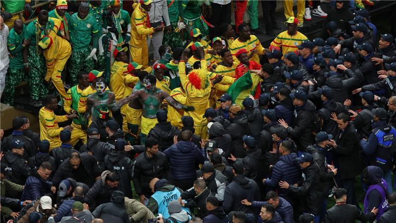 Bei dem Afrika-Cup-Endspiel zwischen dem Senegal und Marokko kam es auf und neben dem Platz zu Tumulten. (Archivbild)