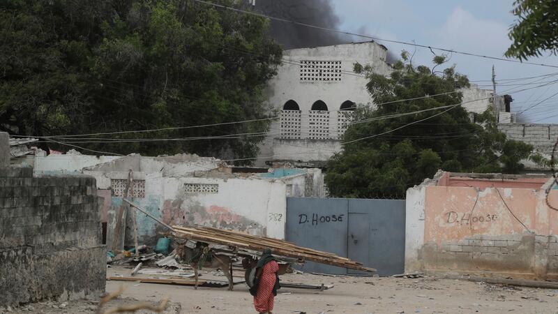 Blutbad am Strand in Somalia - Viele Tote bei Terrorangriff Bei dem Anschlag sind viele Menschen ums Leben gekommen.