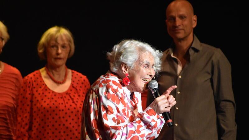Evamarie Scheibe - Mutter des Chorleiters von Heaven Can Wait mit dem Song "Ne Leiche" von SDP