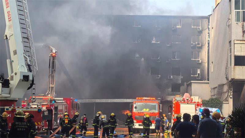 Bei dem Feuer soll es eine erhebliche Zahl an Opfern gegeben haben.