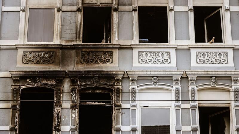 Solinger Feuer war Brandstiftung: Familie hatte keine Chance Bei dem Großbrand in einem Mehrfamilienhaus in Solingen sind vier Menschen ums Leben gekommen.