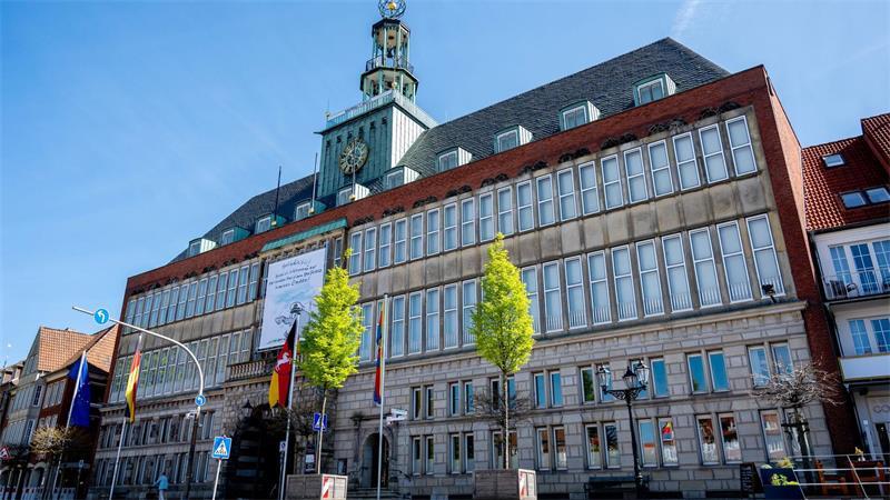 Bei dem Messerangriff in Emden wurde im Januar ein Sicherheitsmitarbeiter der Stadt verletzt. (Symbolbild)