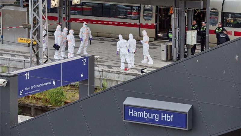 Bei dem Messerangriff vom 23. Mai 2025 wurden nach jüngsten Angaben der Staatsanwaltschaft 19 Menschen im Hamburger Hauptbahnhof verletzt. (Archivbild)
