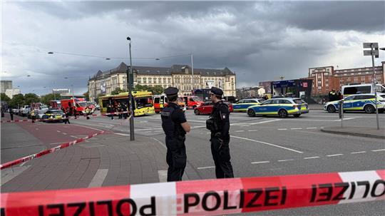 Bei dem Messerangriff wurden mehrere Menschen verletzt.