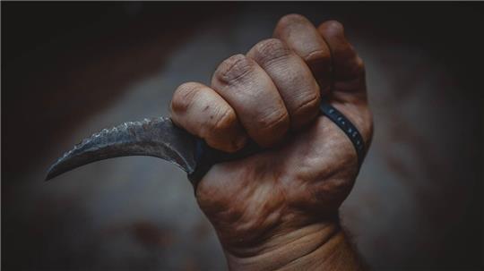 Bei dem Streit im Bützflether Penny-Markt zog einer der Beteiligten plötzlich ein Messer (Symbolbild).