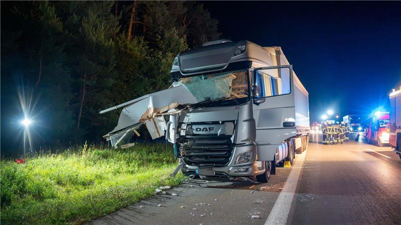 Lkw kracht in Wohnmobil – Familie aus Hamburg bei Unfall auf A9 verletzt Bei dem Unfall werden insgesamt sechs Menschen verletzt, drei von ihnen schwer.