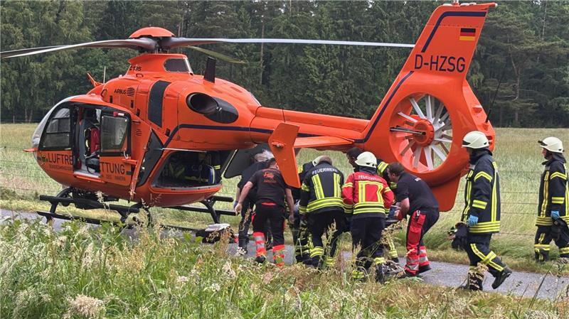 Vier Fahrzeuge kollidieren auf L124 bei Harsefeld – Hubschraubereinsatz Bei dem Unfall wurde ein 22 Jahre alter Mercedes-Fahrer schwerstverletzt. Er wurde mit dem Hubschrauber in eine Klinik geflogen.