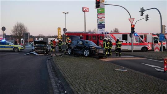 Bei dem Unfall wurden drei Personen verletzt, darunter ein neun Monate altes Baby.