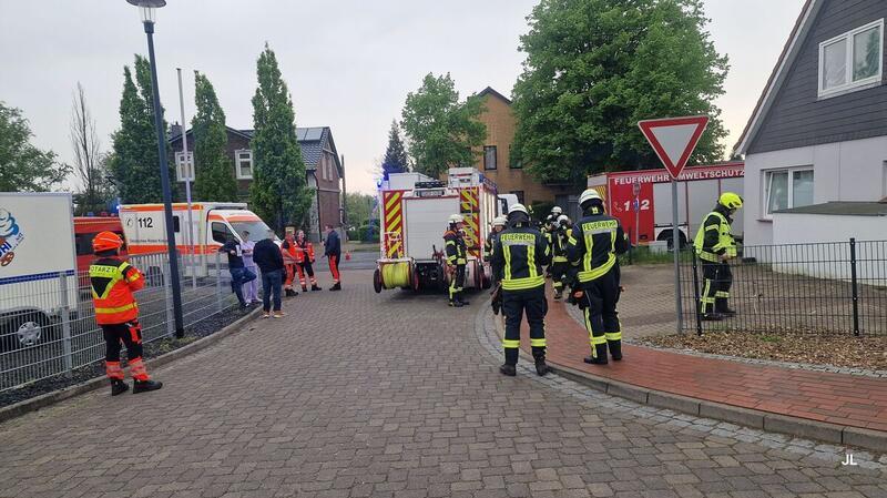 Großeinsatz an der B73: Mehrfamilienhaus wird wegen Gasalarms evakuiert Bei dem Vorfall waren rund 50 Kräfte im Einsatz.