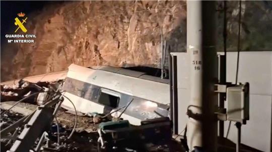 Bei dem Zugunglück kamen viele Menschen ums Leben. 