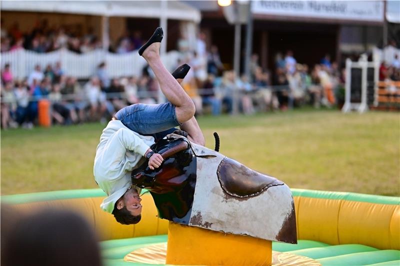 Jump and Rodeo: Wie diese Neuheit beim Reitturnier in Bargstedt ankam Bei dem neuen Format kommt es auf jede Sekunde an. Foto: Schlikis