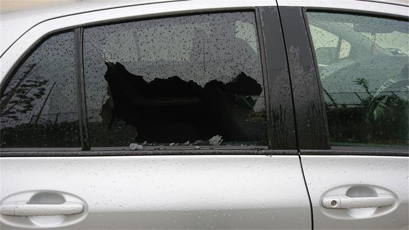 Bei den Autoaufbrüchen in Stade sind wie auf diesem Archivbild jeweils Seitenscheiben eingeschlagen worden.