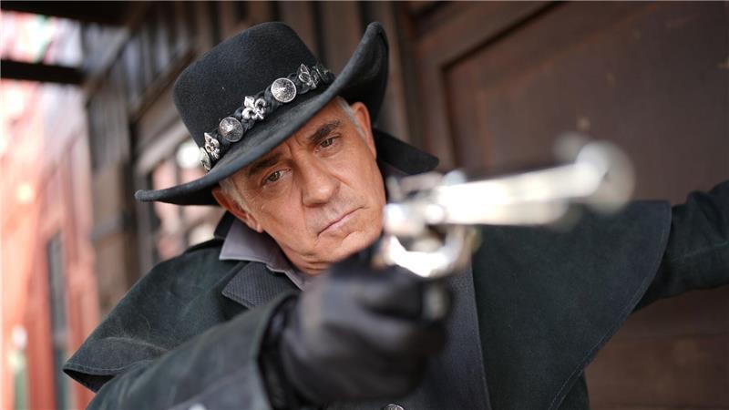 Mit Colt, Tamburin und Pfeife: Das sind die Gaststars in Bad Segeberg Bei den Karl-May-Spielen darf Florian Fitz abgrundtief böse sein.